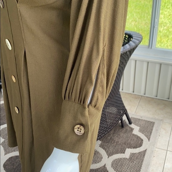 ZARA - Dark Green w/ Colorful wooden Buttons - Picture 5 of 6